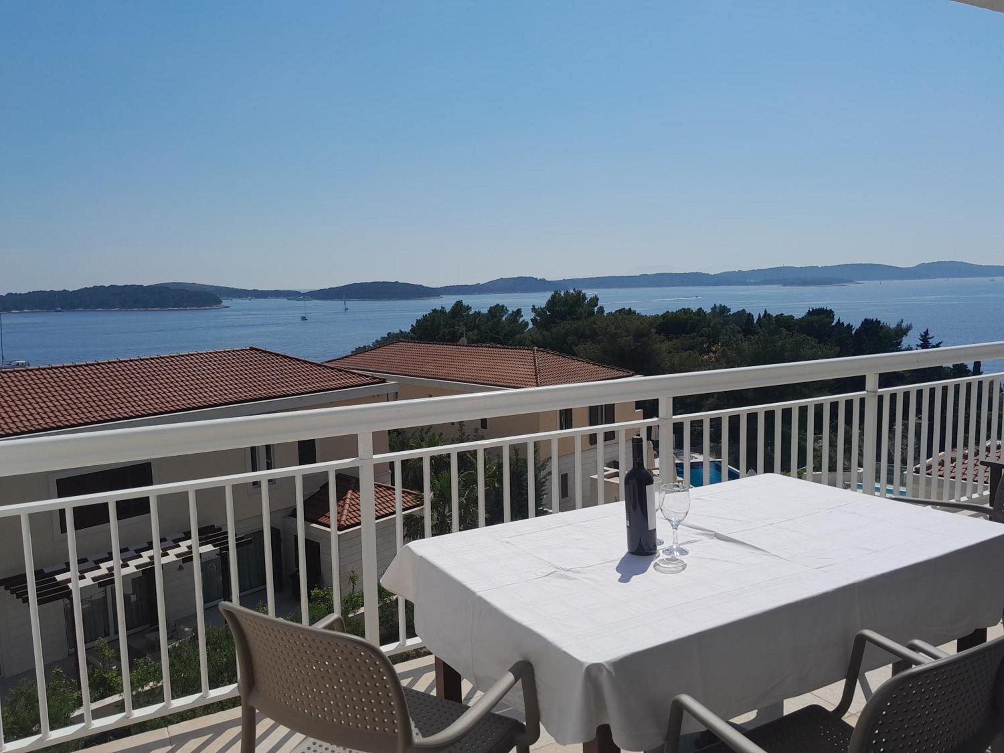 Feelhvar Along Bluelagoon Beach Хвар Номер фото
